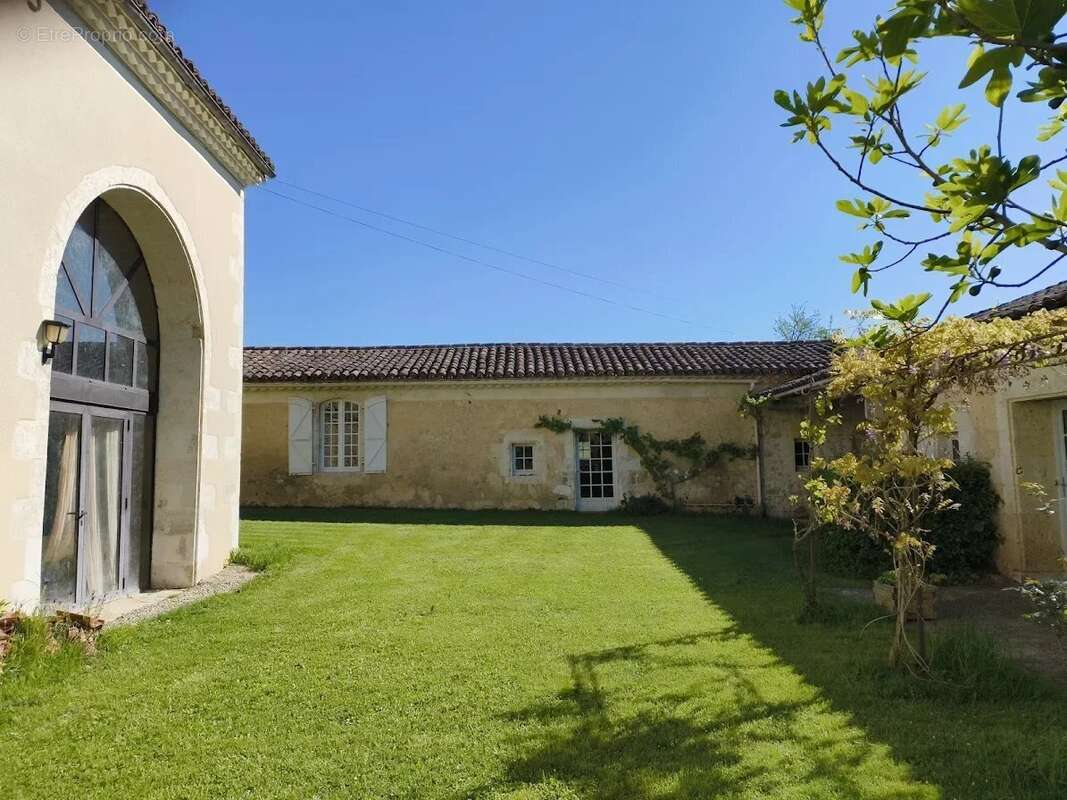 Domaine Gascon de Charme avec Chambres d'Hôtes et Gîtes au Cœur de 14 Hectares de Nature Préservée - photo 2