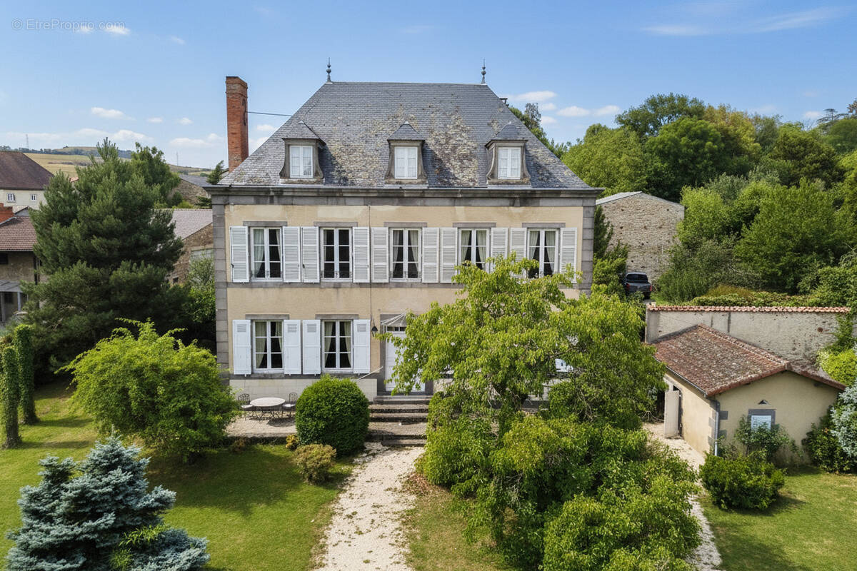 Maison à SAINT-MYON