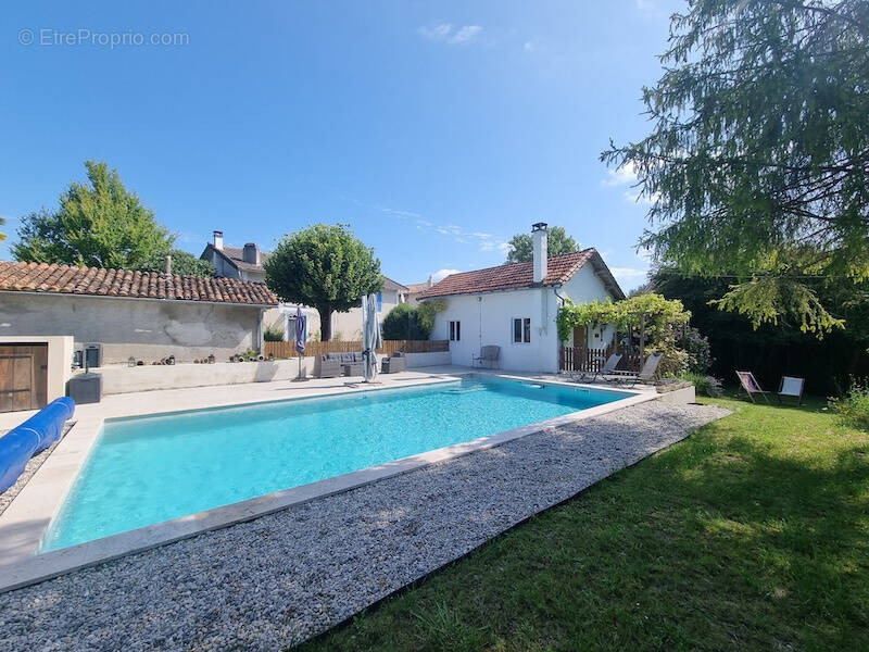 Maison à BONNES