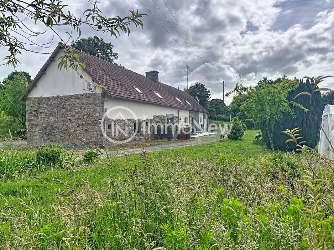 Superbe maison en pierre 192 m2 sur terrain 4807 m2 avec beaux volumes et puits - photo 24