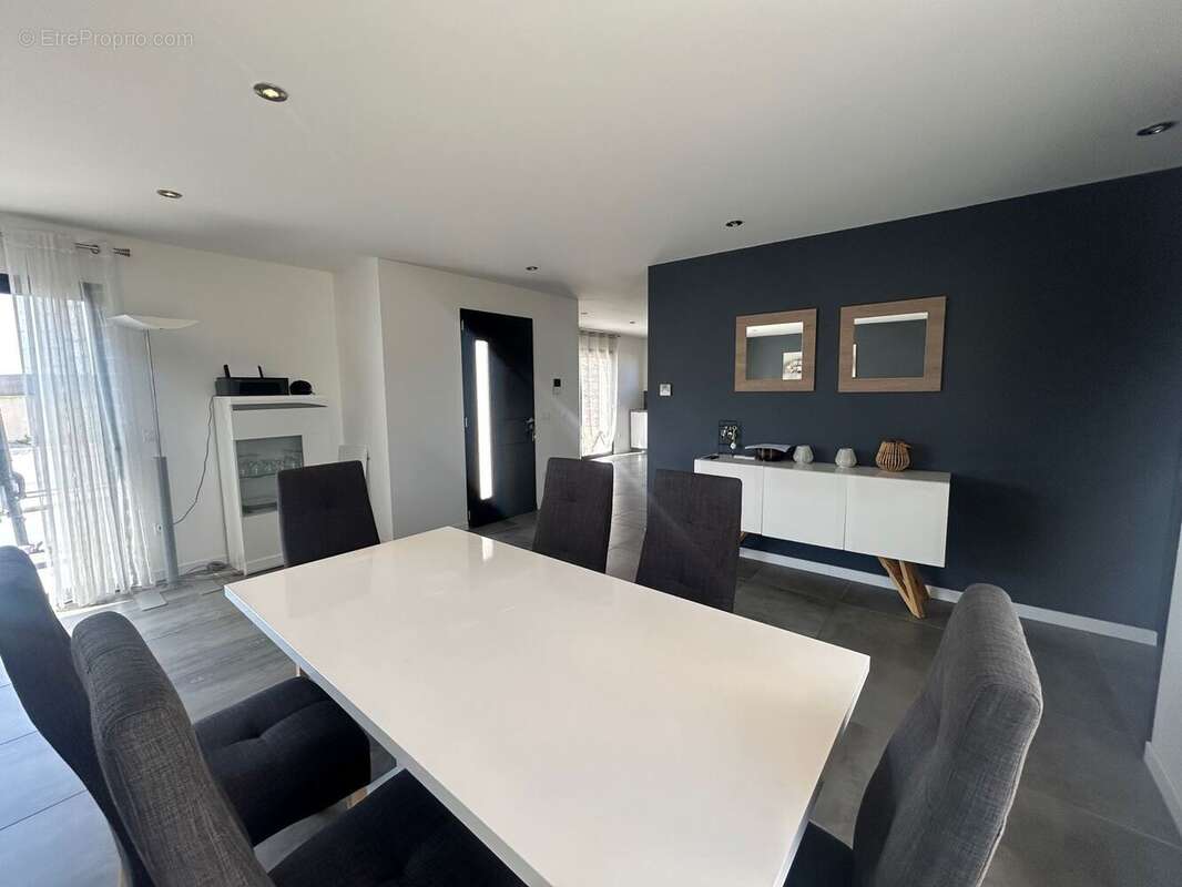 Maison 166 m² à Saint-Paul-Les-Romans  - photo 5
