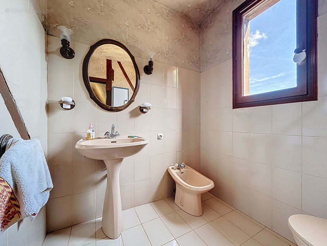 Maison à SAINT-CERNIN-DE-LARCHE