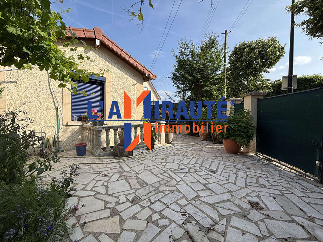 Maison à SARTROUVILLE