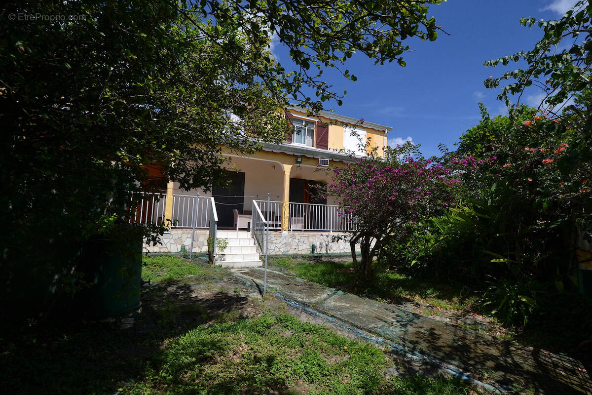 Maison à LES ABYMES