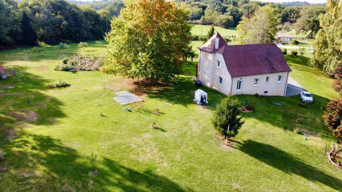 Maison à SAINT-AVIT-DE-VIALARD