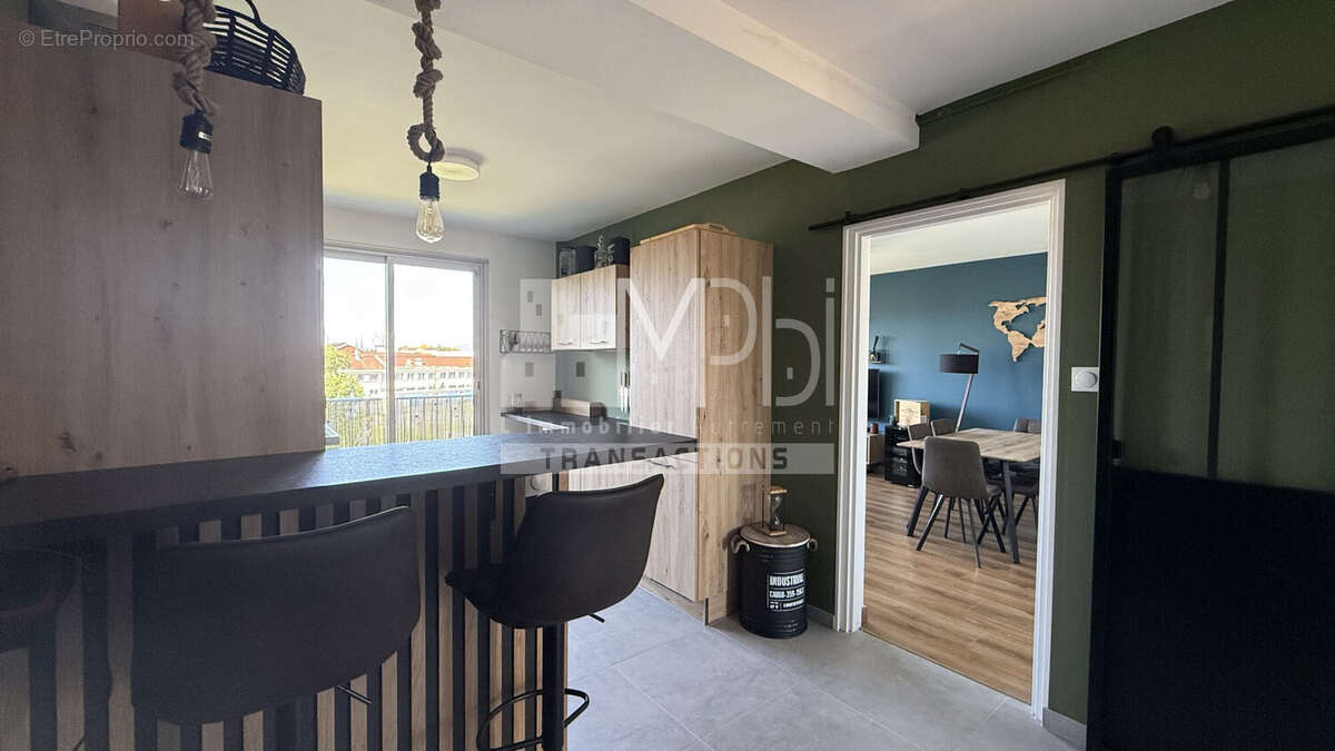 Appartement à PERONNAS