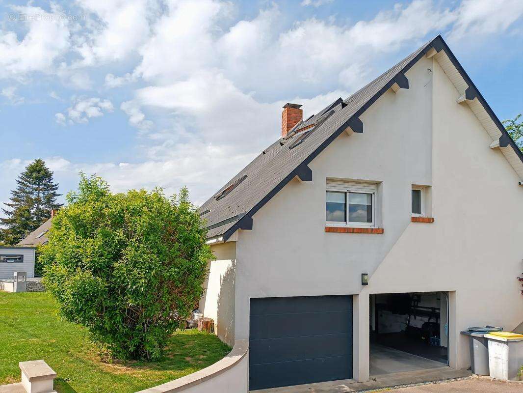 Maison à MONTMAIN