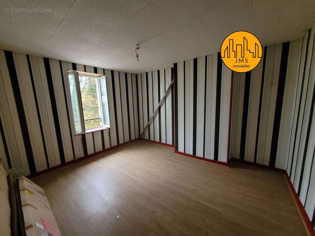 Maison à MONTMARAULT