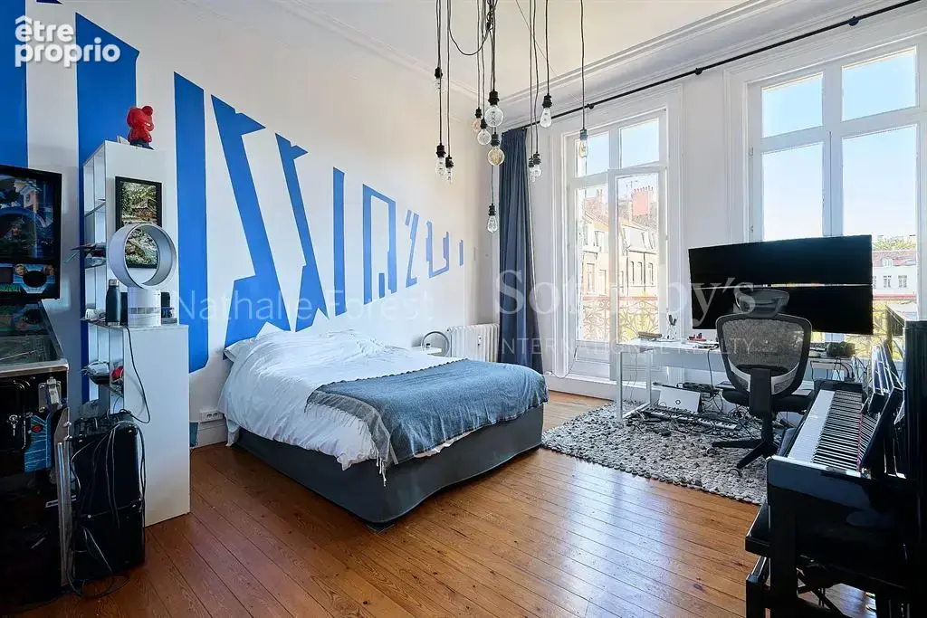 Exclusivité . Lille Sébastopol , splendide appartement type 5 entièrement rénové . Cave . parking . - photo 14