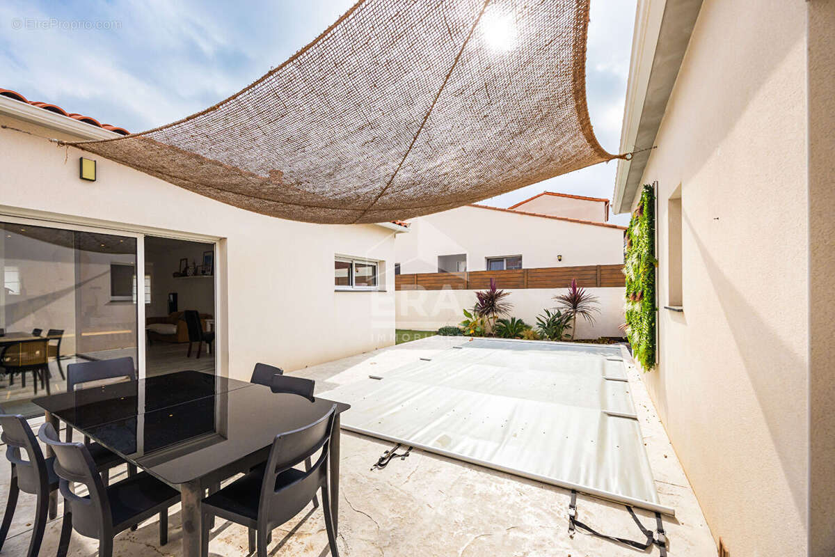 Maison à VILLELONGUE-DELS-MONTS