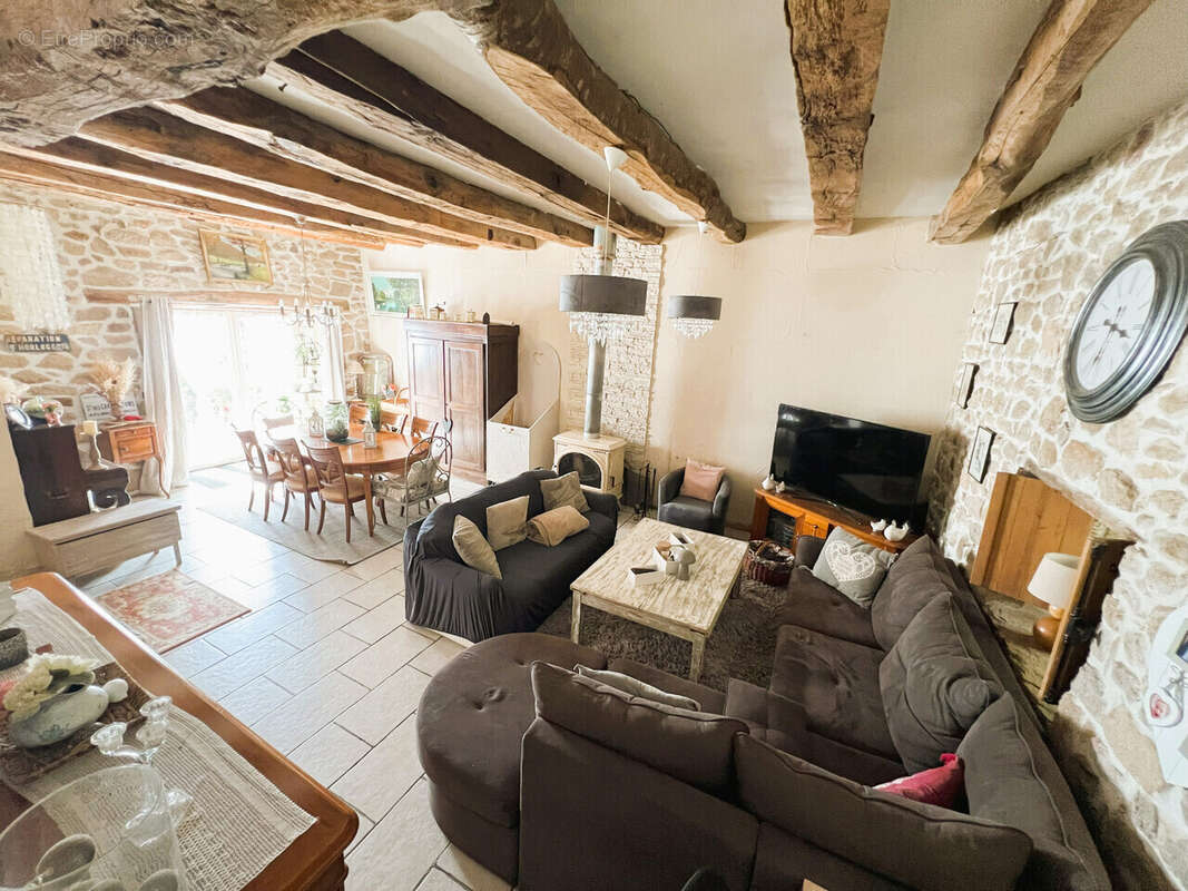 Maison à SAINT-MARTIAL-DE-GIMEL