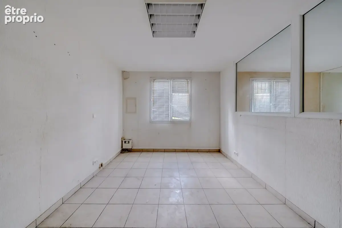 Bâtiment de 600m2 sur parcelle de 1000m2 - photo 6