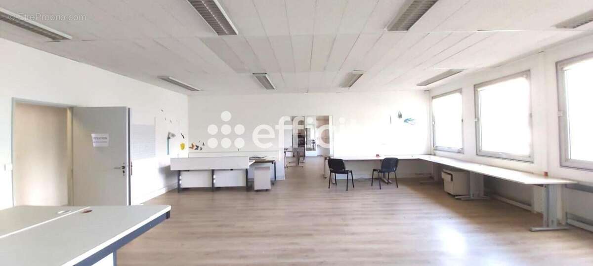 Commerce à MONTIGNY-LE-BRETONNEUX