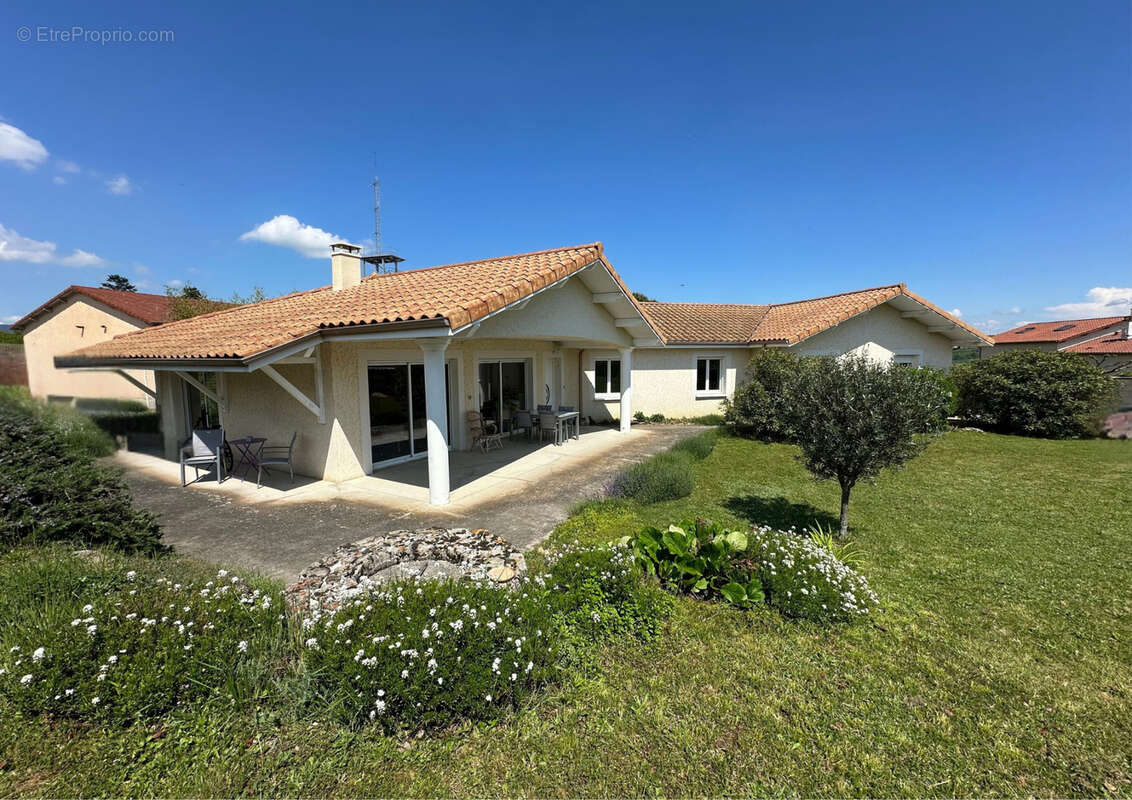Maison à MACLAS