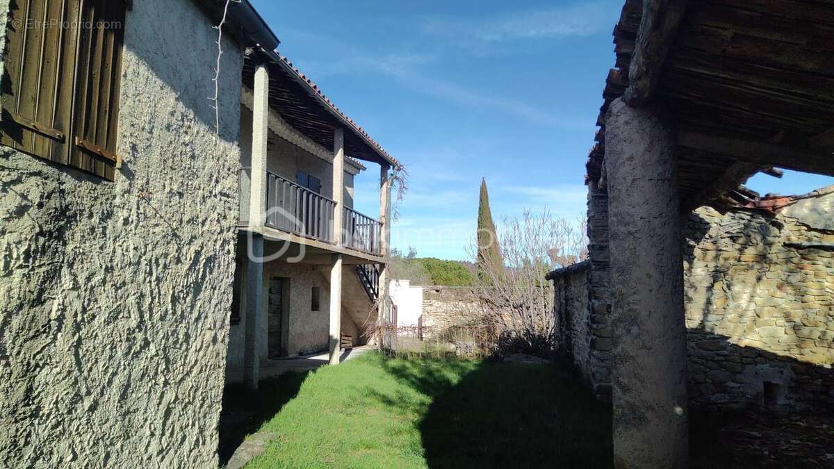 Maison à SAINT-ETIENNE-LES-ORGUES