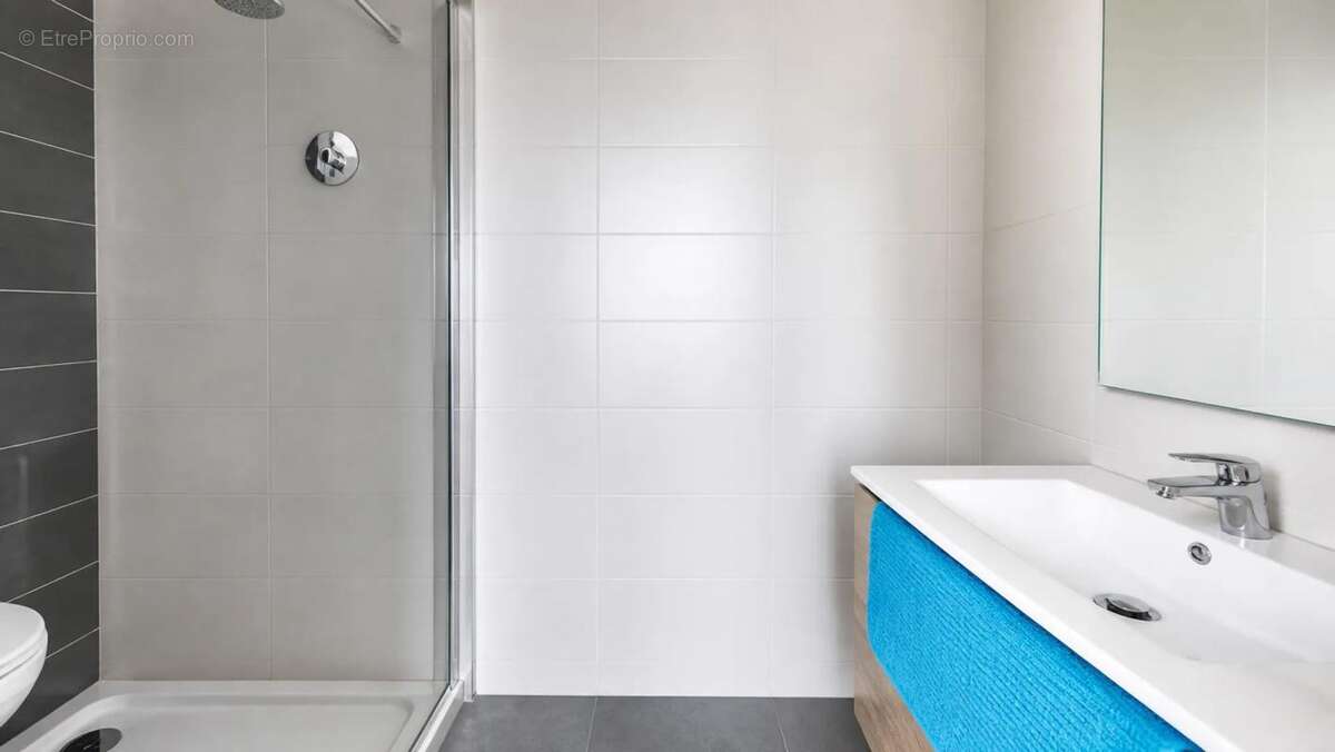 Immeuble de rapport: 3 lots loués: T5, T2, Studio avec 3 garages - photo 20