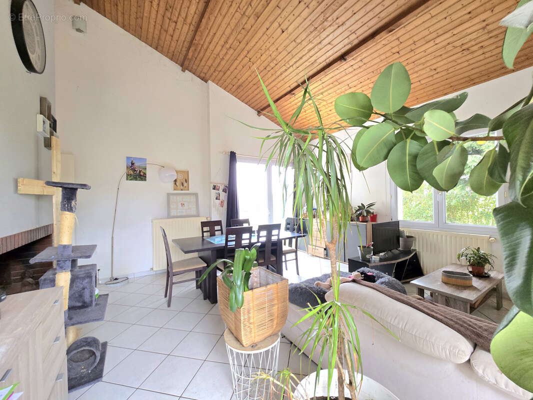 Maison à SAINT-CHRISTOPHE-LA-COUPERIE