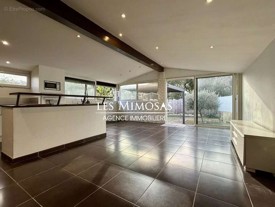 Maison à ROQUEBRUNE-SUR-ARGENS