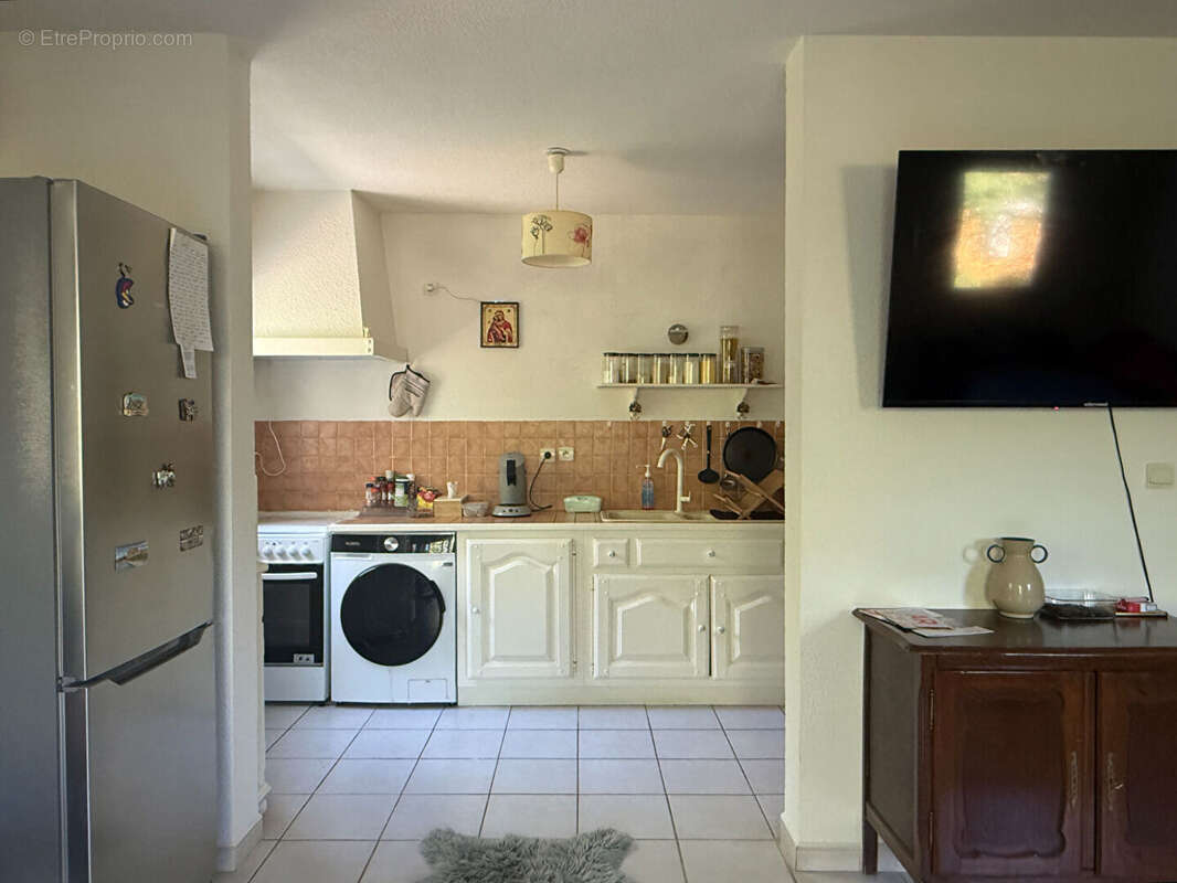 Appartement à LA ROQUE-D'ANTHERON