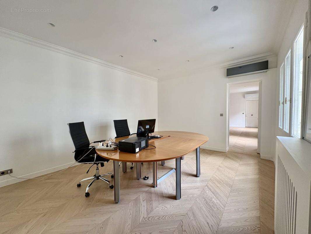 Appartement à PARIS-8E