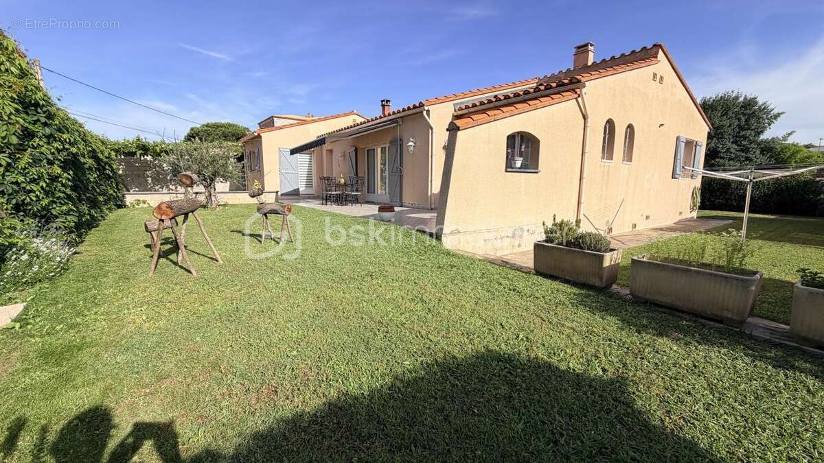 Maison plain pied quatres faces avec terrain et garage - photo 17