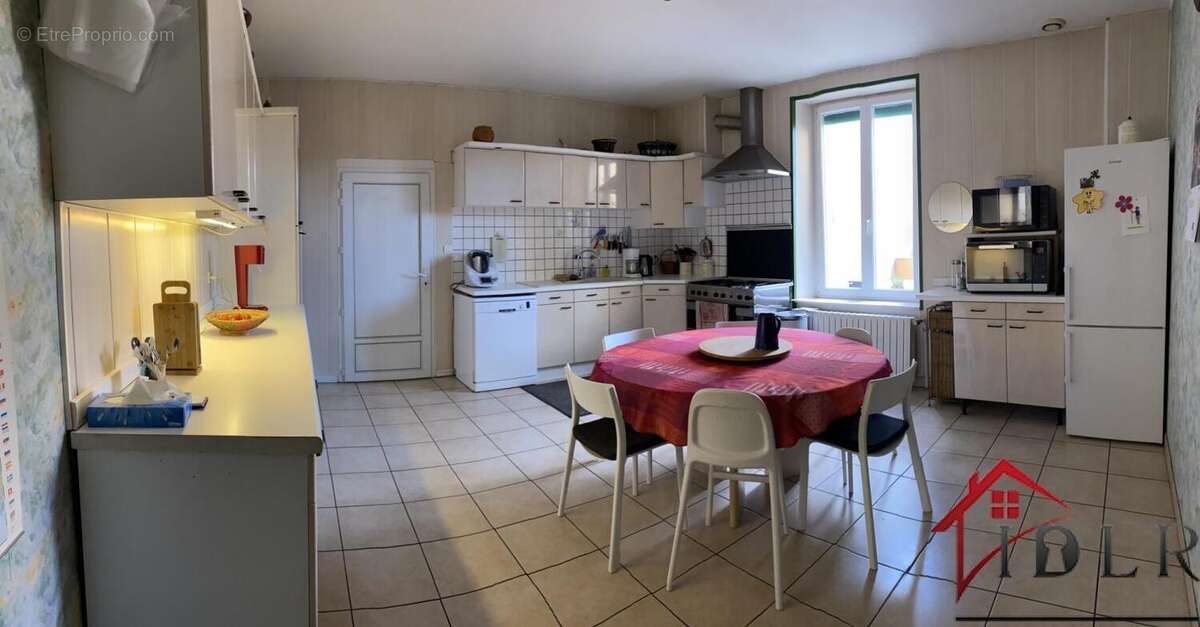 immeuble commercial et d'habitation de 430 m2 - photo 6