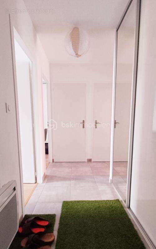 A Vendre - Bel appartement récent 3 pièces en rez-de-chaussée avec un vaste extérieur au calme- parking et cave - photo 7