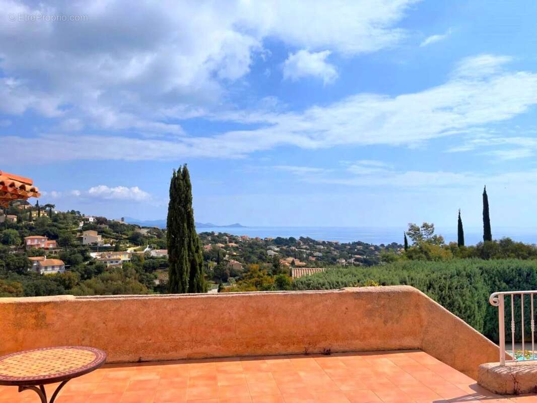Maison à ROQUEBRUNE-SUR-ARGENS