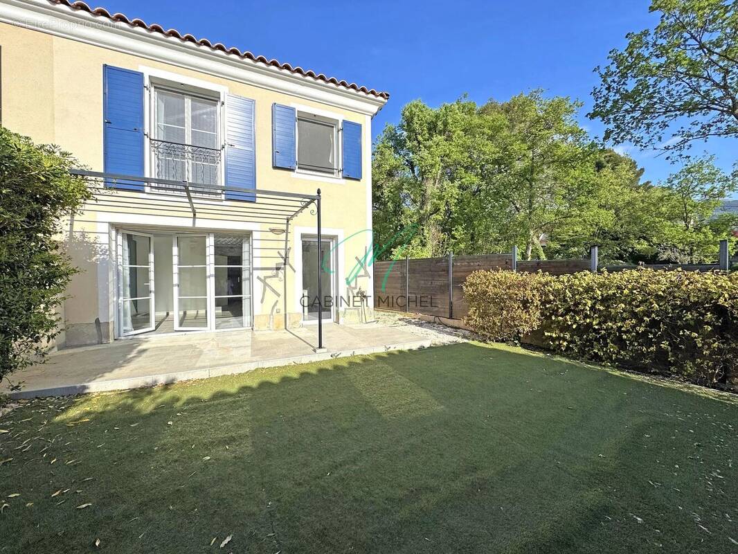 Maison à ROQUEFORT-LES-PINS