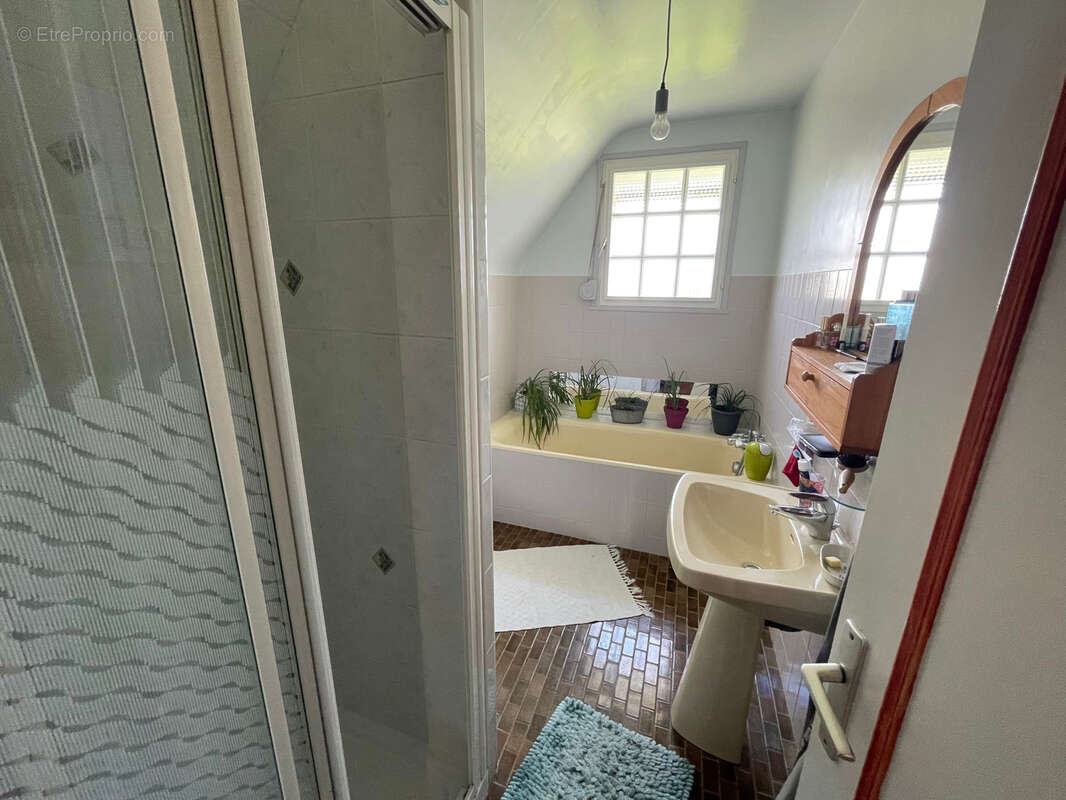 EXCLUSIVITÉ   Maison familiale de 116 m2 avec vie de plain-pied, sous-sol total et dépendances - photo 11