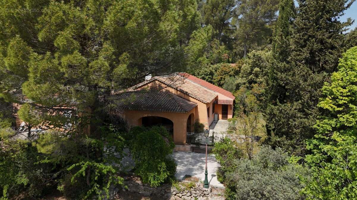 Maison avec piscine et dépendances à Saint-Marc-Jaumegarde, à 10 minutes d’Aix-en-Provence - photo 3