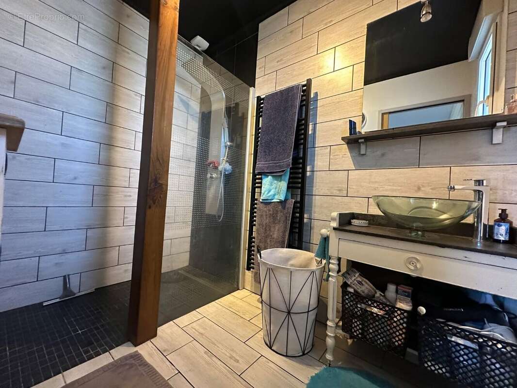 Maison à SAINT-LAMBERT-DU-LATTAY