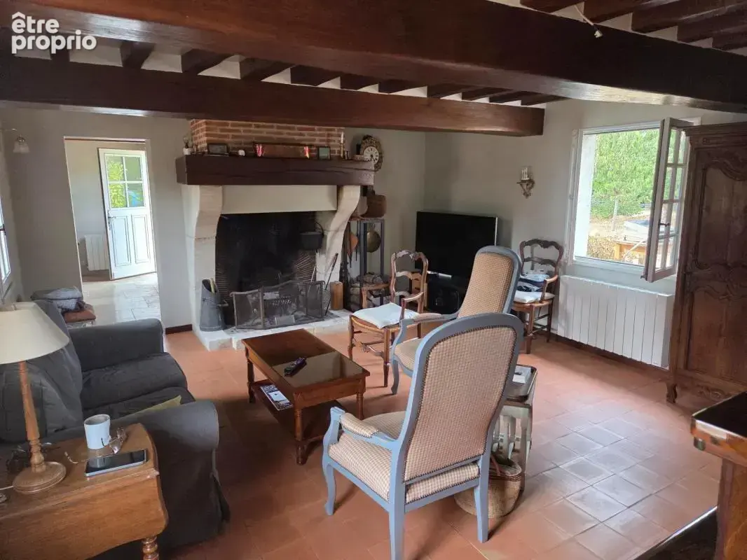 Maison de charme de 100 M2, 5 pièces 3 chambres avec une piscine et annexe sur un terrain de 4700 M2 à BONNEVILLE LA LOUVET (14) - photo 12
