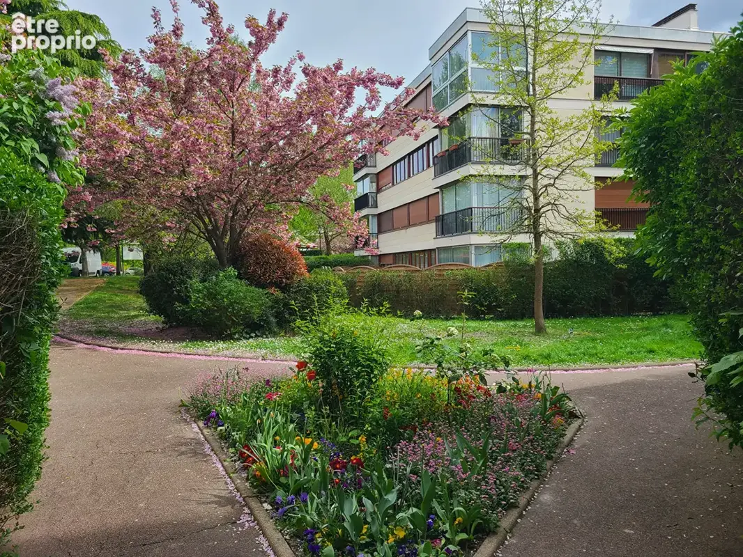 Photo Appartement à Fontenay-Le-Fleury au prix de 275 000€