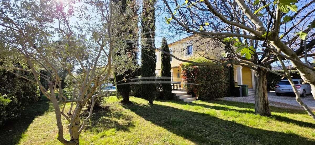Maison à SORGUES