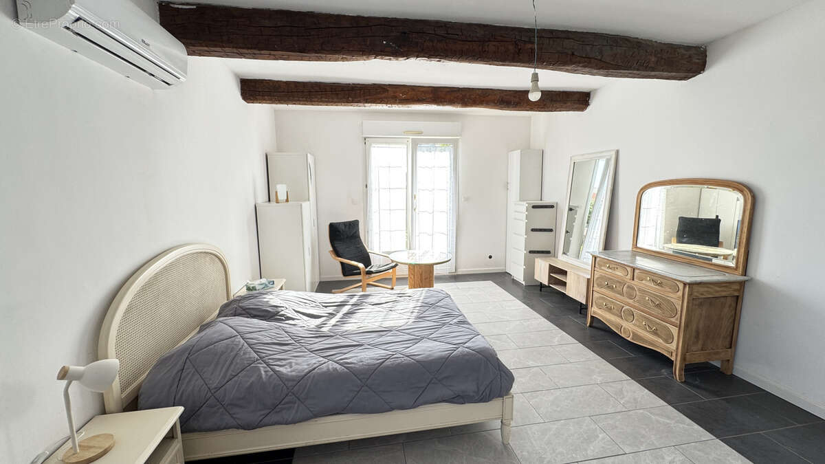 Maison à SAINT-LAURENT-DE-LA-SALANQUE