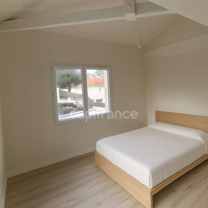 Maison à vendre 4 pièces ROYAN (17) - Quartier du parc - Grand Garage - photo 7