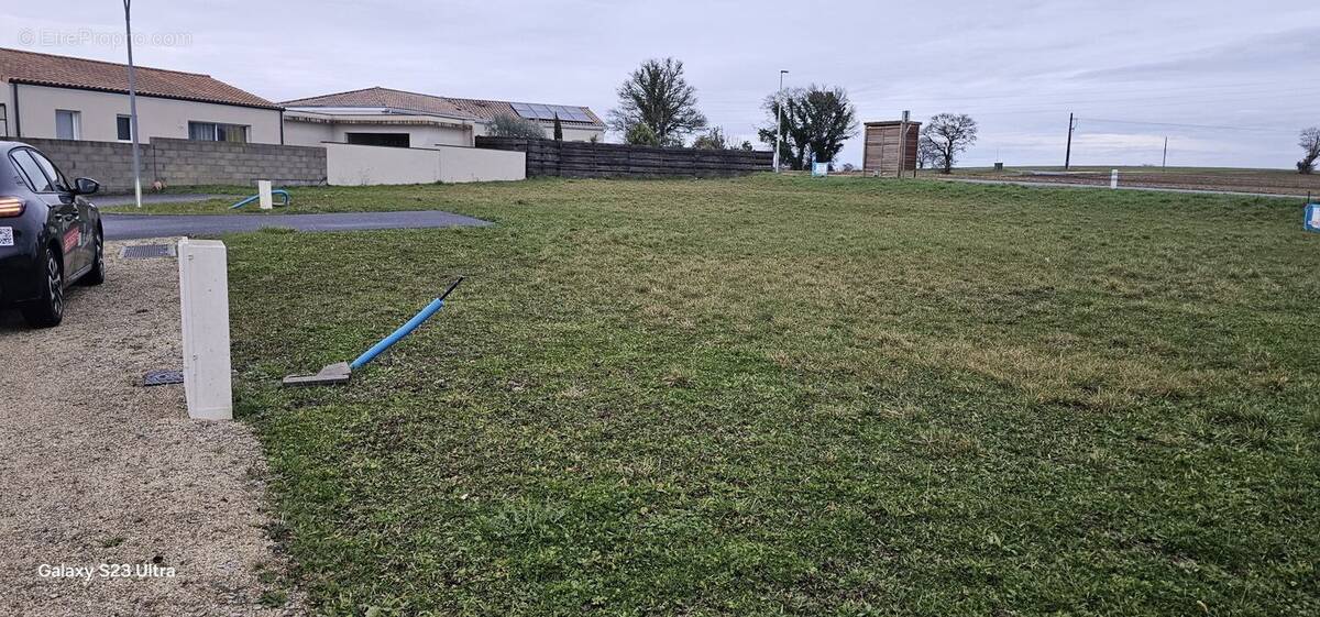 Terrain à RUELLE-SUR-TOUVRE