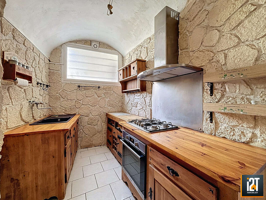 Maison à SAINT-CHAPTES