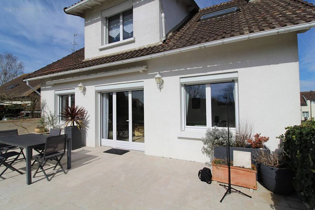 Maison à ABLIS