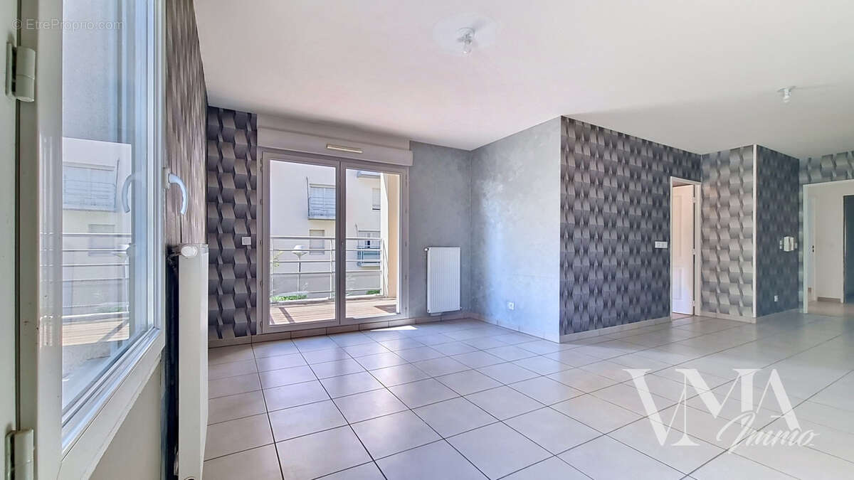 Oullins-Pierre-Bénite   T4 de 70,72 m2 avec balcon   Résidence récente - photo 3