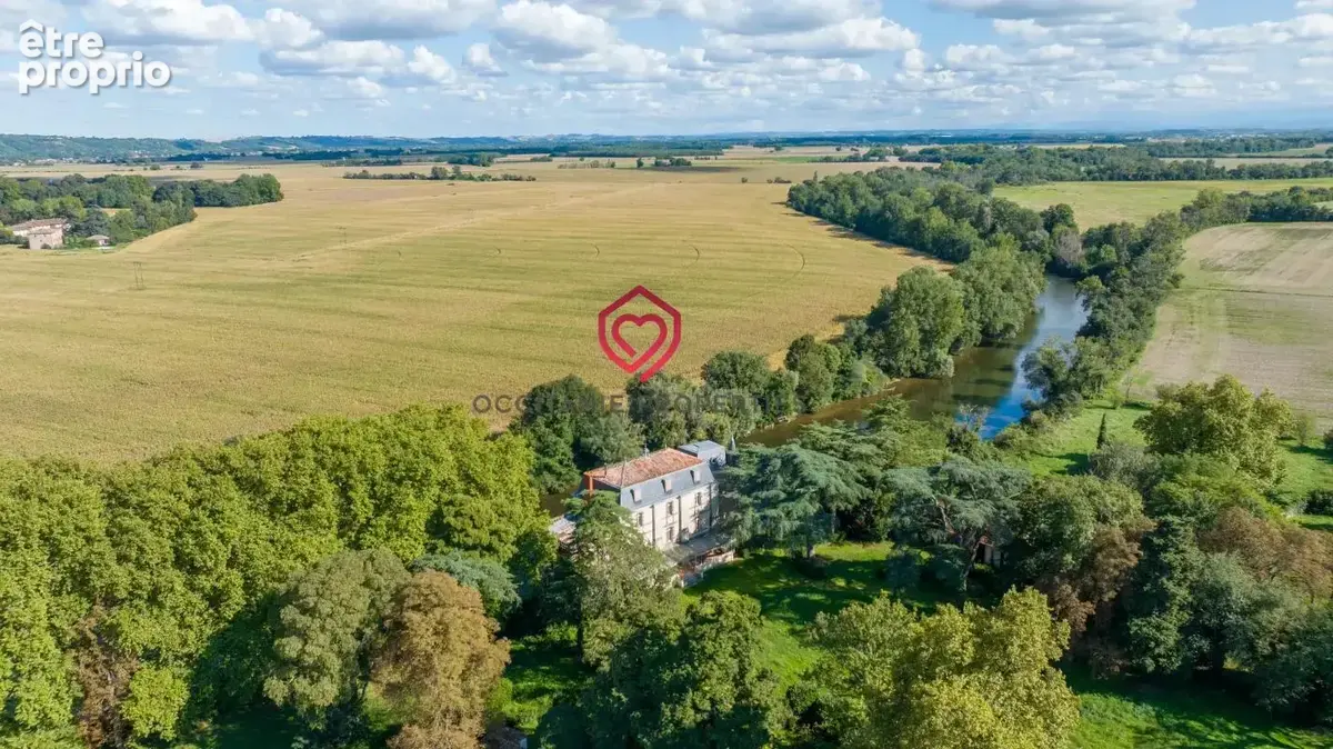 Manoir en bordure de rivière avec parc et dépendances - photo 2