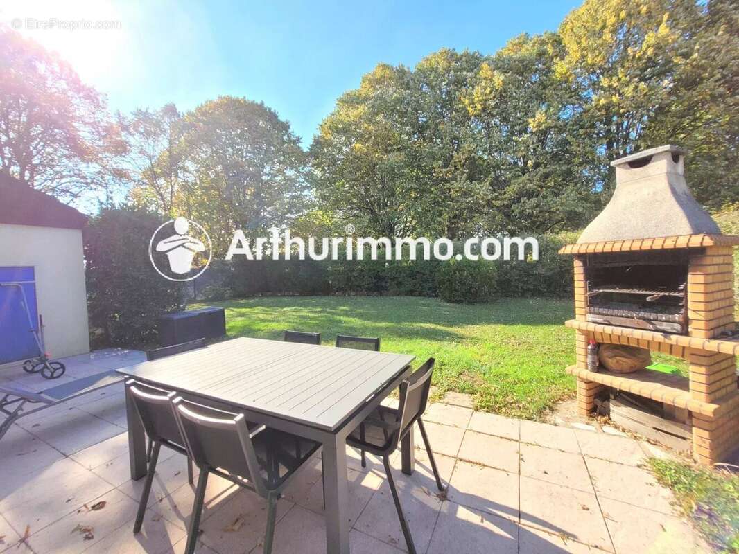 Maison à SAVIGNY-LE-TEMPLE