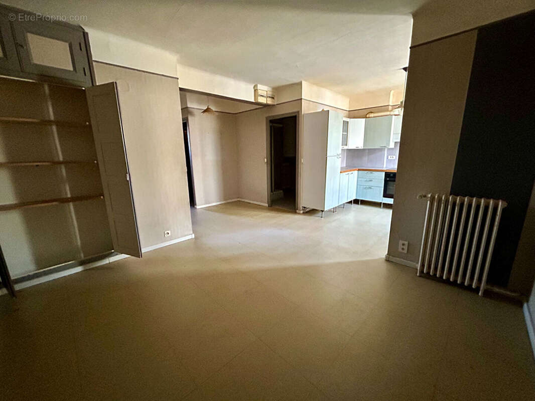 Appartement à CHARMES