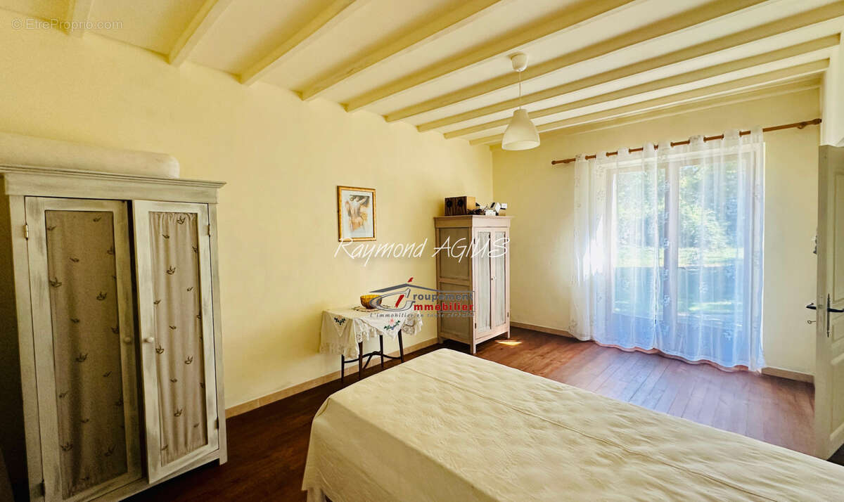 Charmant maison traditionnel en pierre de plain pied avec 2 chambres, 3 grandes granges et 1,7 ha de terrain e - photo 16