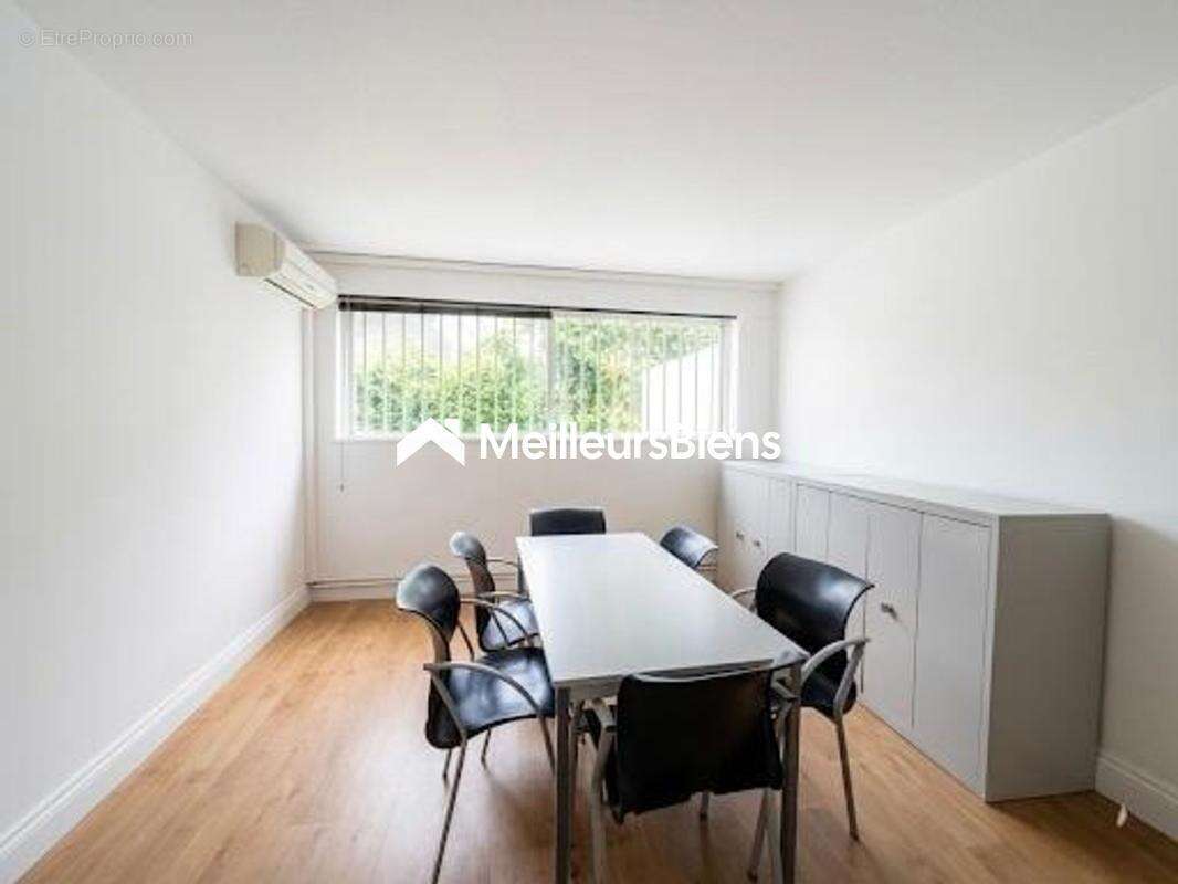 Murs Commerciaux Occupés 56 m² – Cergy Préfecture (Le Ponceau) – Idéal Investisseur / Rendement Sécurisé - photo 9