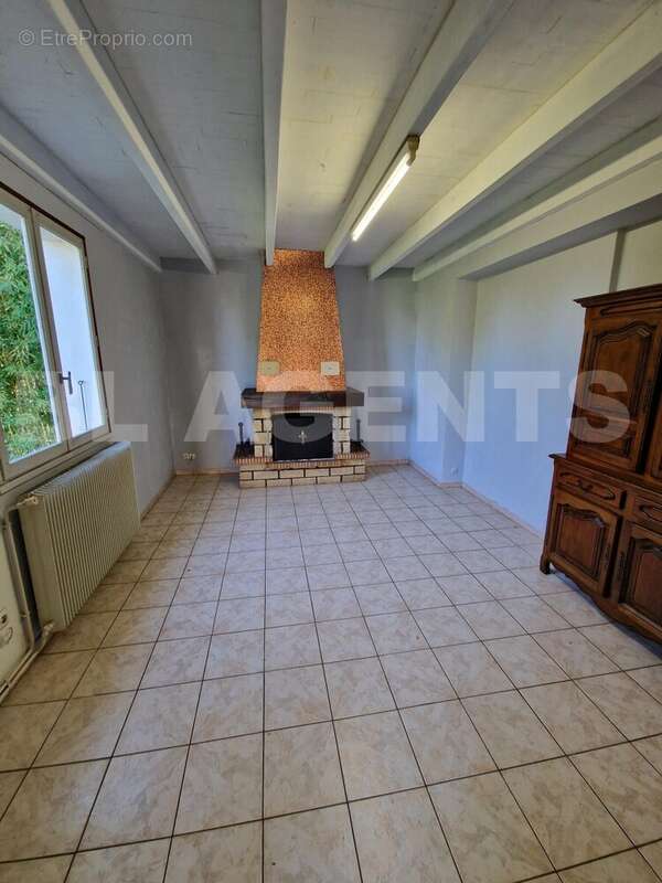 6 - Maison à MAUROUX