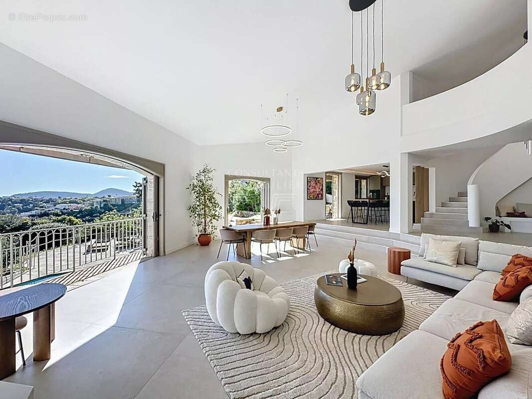 Maison à MANDELIEU-LA-NAPOULE