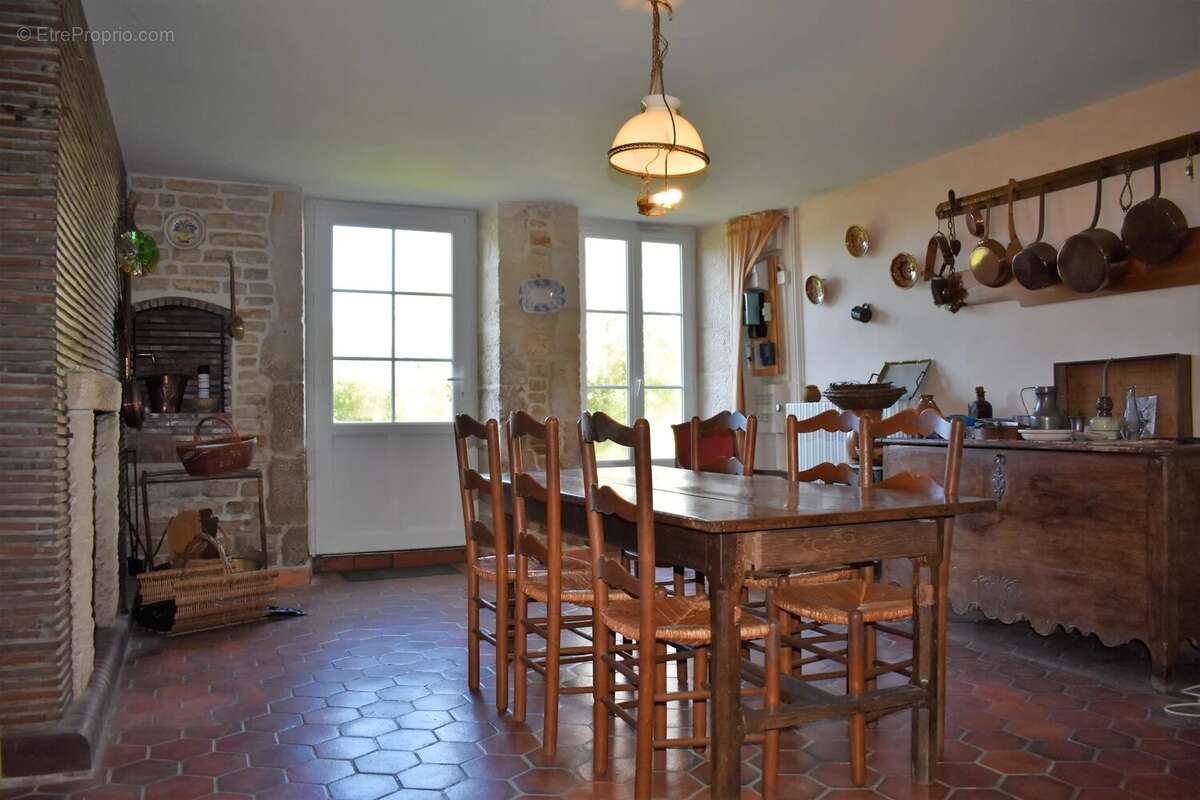 Belle et grande maison familiale à rafraîchir - photo 13