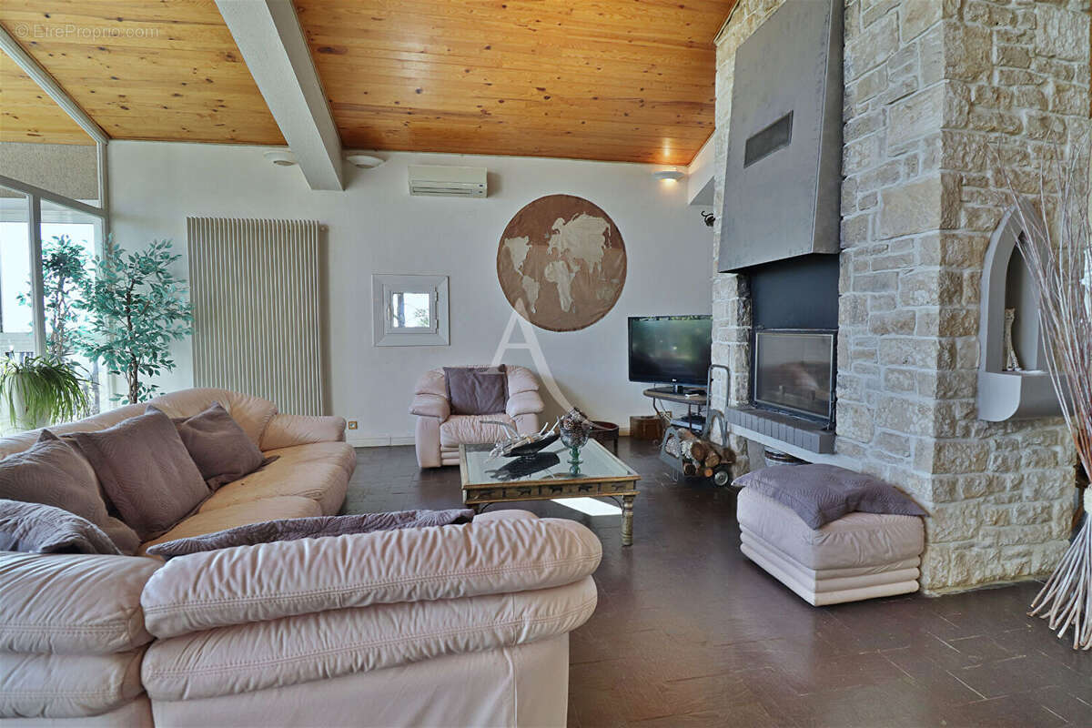 Villa d architecte lumineuse de 393m² sur 2777m² avec piscine et dependances a pierrevert - photo 14